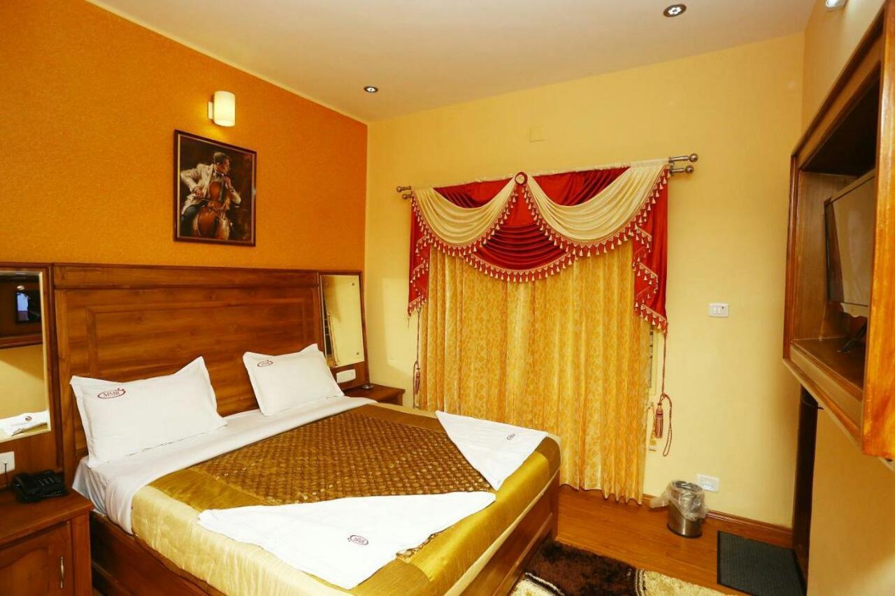 Mmr Holiday Inn אוטי מראה חיצוני תמונה